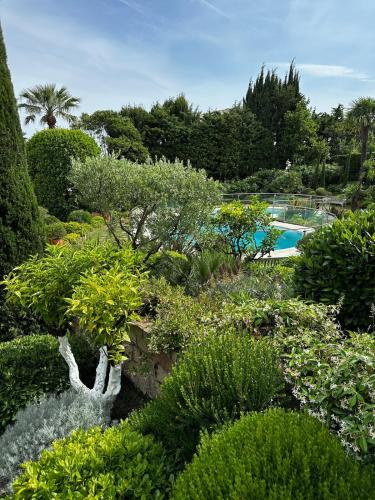 Elegant studio with terrace and lush garden