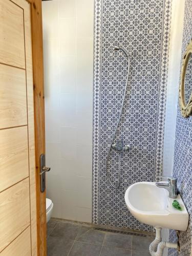 a bathroom with a shower and a sink at Spacious villa for holidays in Kerkouene