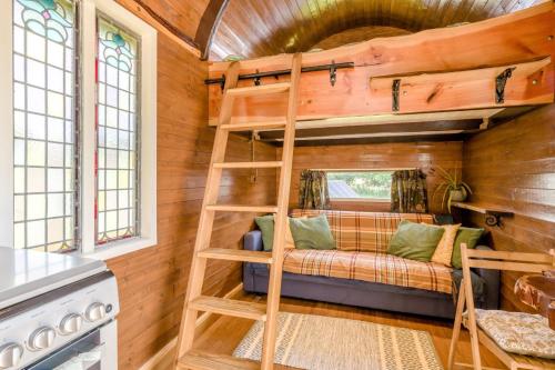 a bunk bed in a tiny house at 1 Bed in Elsing oc-d44228 in Elsing