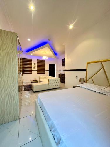 a bedroom with a bed and a living room at Luxury studio apartment in Accra