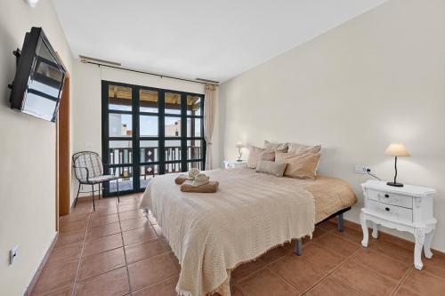 a bedroom with a bed and a table and a tv at Luna in San Blas in San Miguel de Abona