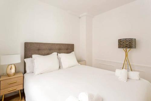 8P - 3BR Le Marais Spacious - Central - Historic Apt