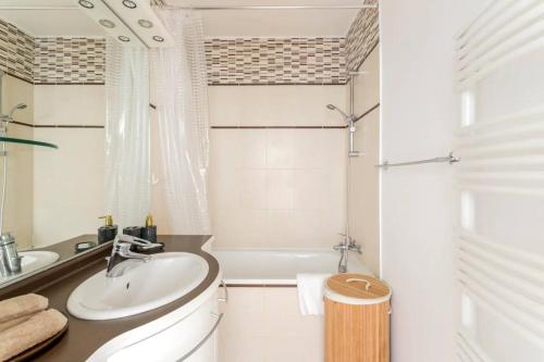 8P - 3BR Le Marais Spacious - Central - Historic Apt
