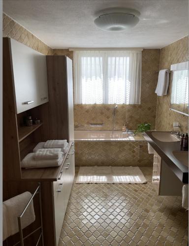 a bathroom with a sink and a bath tub at Casa Giardinetto in Brusino Arsizio