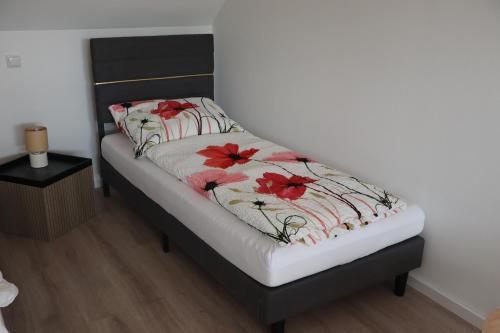 a bed with a blanket on top of it at Ferienoase übern Zottbachtal in Pleystein