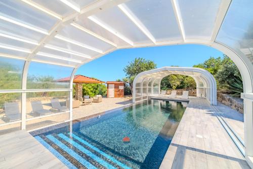 5-Bedroom Algarve Villa with Private Pool