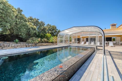 5-Bedroom Algarve Villa with Private Pool