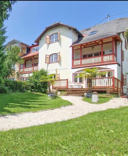 a large white building with a yard in front of it at Villa Bella Vita in Seeboden