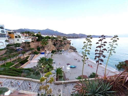 SPACIOUS FLAT 100M FROM BEACH-NERJA-Spain