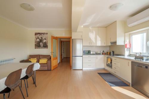 a kitchen and living room with a table and chairs at StaynFeel 04 in Fátima