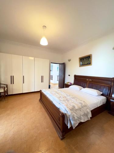 a large bedroom with a large bed and white cabinets at Villa Yassir expert Cabo in Cabo Negro
