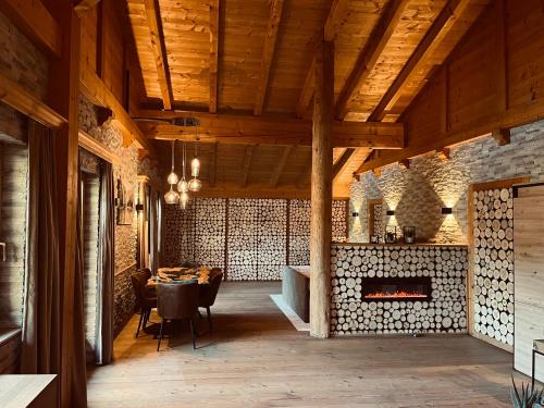 a dining room with a table and a fireplace at Berglsteinersee 712er Lounge in Breitenbach am Inn