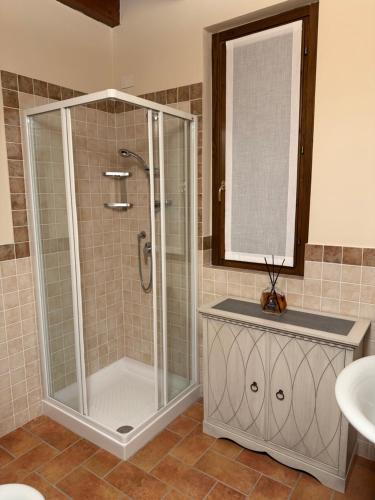 a bathroom with a shower and a sink at La Quiete di Rivalta in Rivalta Trebbia