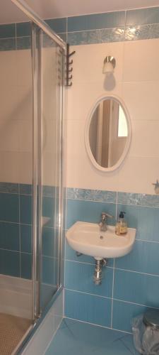 a bathroom with a sink and a shower at Pokoje Gosia in Puck