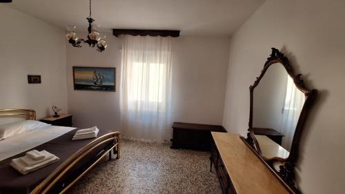 a bedroom with a bed and a large mirror at Appartamento in Via Cardella in Pitigliano