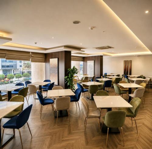 a dining room with tables and chairs at Park Elite Hotel - فندق بارك إيليت in Mecca