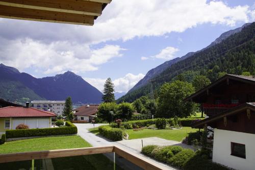 MALIA - Alpine Hideaway