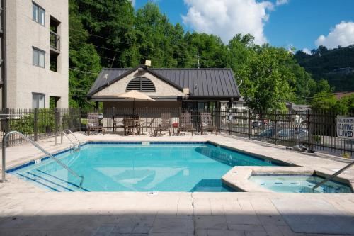 a large swimming pool in front of a building at Olde Gatlinburg Rentals in Gatlinburg