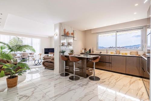 45 CROISETTE - Luxurious 3-bedroom Croisette terrace and sea view