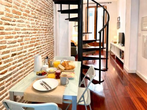 Granada Central 2-Bed Duplex High Speed WiFi