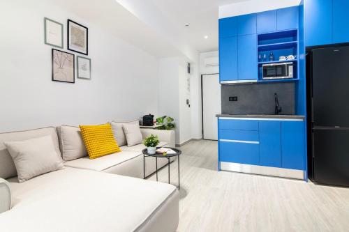 June's Studio with Balcony & Close to Monastiraki