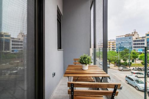 Jay Modern Studio with Balcony & Close to Monastiraki and Gazi