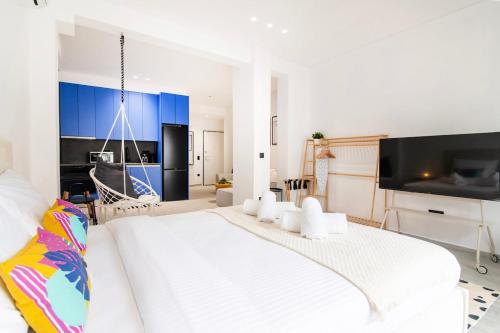 Jay Modern Studio with Balcony & Close to Monastiraki and Gazi