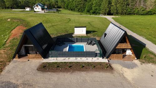 an overhead view of a house with a swimming pool at Grmec Cabin Rental in Podgradina