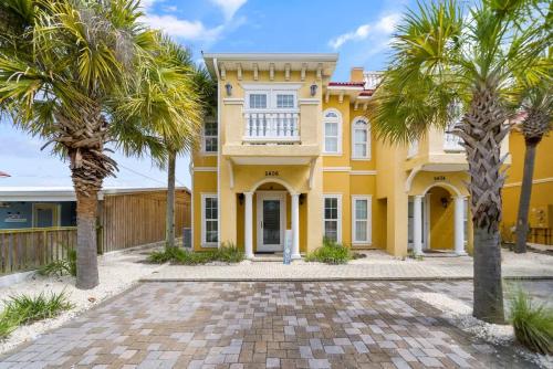 Summer Special, Lux 4BR House Sleeps 12, Pool, Elevator, King bed photo 4