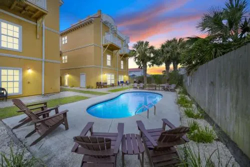 Summer Special, Lux 4BR House Sleeps 12, Pool, Elevator, King bed photo 1