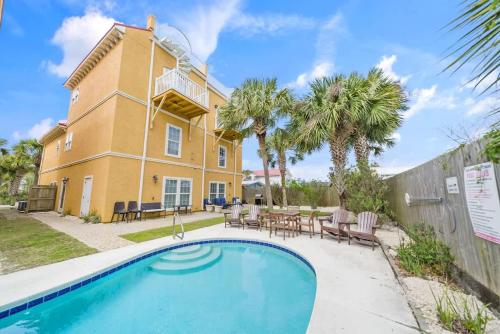 Summer Special, Lux 4BR House Sleeps 12, Pool, Elevator, King bed photo 5
