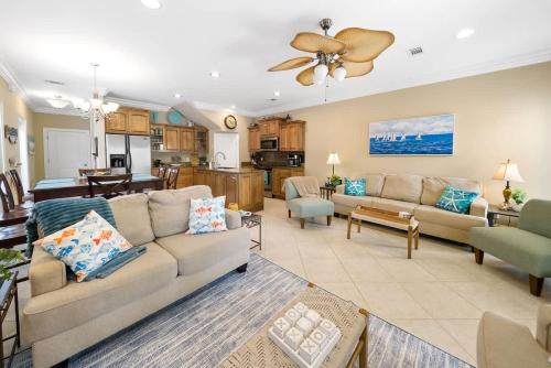 Summer Special, Lux 4BR House Sleeps 12, Pool, Elevator, King bed photo 7
