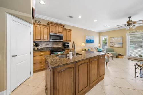 Summer Special, Lux 4BR House Sleeps 12, Pool, Elevator, King bed photo 8
