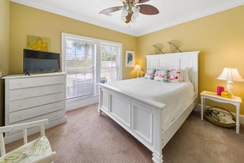 Summer Special, Lux 4BR House Sleeps 12, Pool, Elevator, King bed photo 11