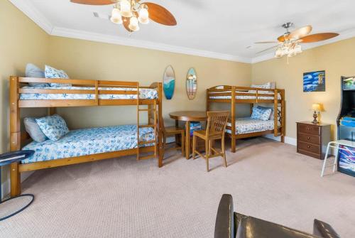 Summer Special, Lux 4BR House Sleeps 12, Pool, Elevator, King bed photo 14