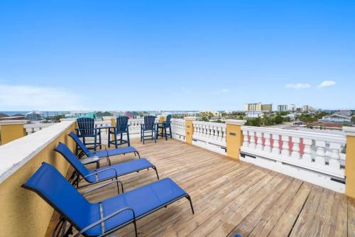 Summer Special, Lux 4BR House Sleeps 12, Pool, Elevator, King bed photo 17