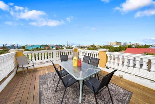 Summer Special, Lux 4BR House Sleeps 12, Pool, Elevator, King bed photo 28