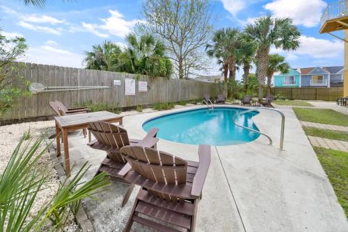 Summer Special, Lux 4BR House Sleeps 12, Pool, Elevator, King bed photo 40