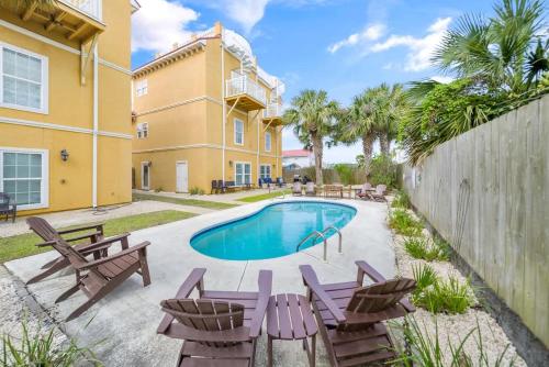 Summer Special, Lux 4BR House Sleeps 12, Pool, Elevator, King bed photo 42