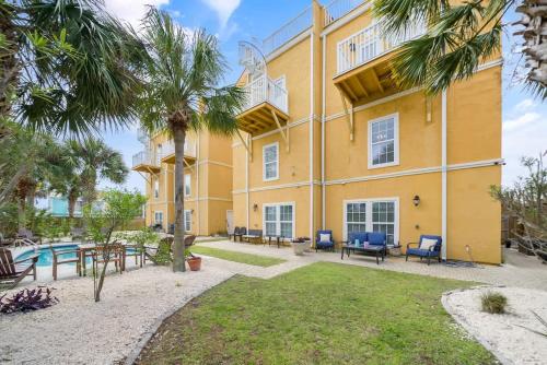 Summer Special, Lux 4BR House Sleeps 12, Pool, Elevator, King bed photo 44