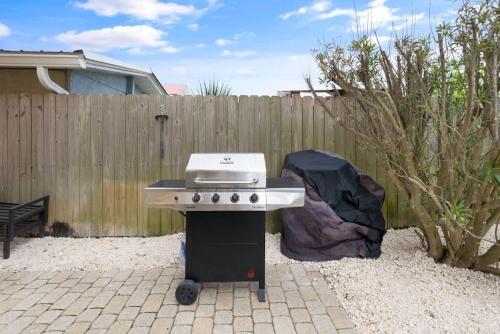 Summer Special, Lux 4BR House Sleeps 12, Pool, Elevator, King bed photo 47