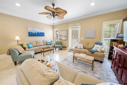 Summer Special, Lux 4BR House Sleeps 12, Pool, Elevator, King bed photo 52