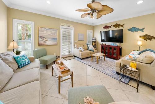 Summer Special, Lux 4BR House Sleeps 12, Pool, Elevator, King bed photo 54