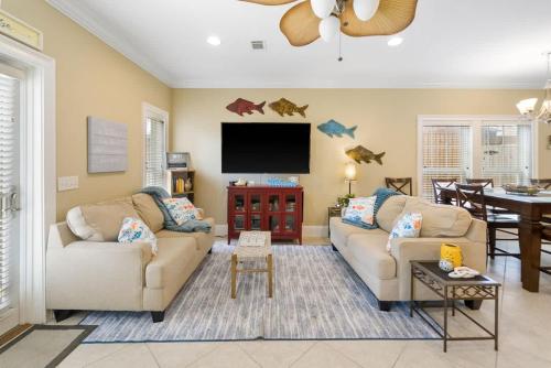 Summer Special, Lux 4BR House Sleeps 12, Pool, Elevator, King bed photo 55