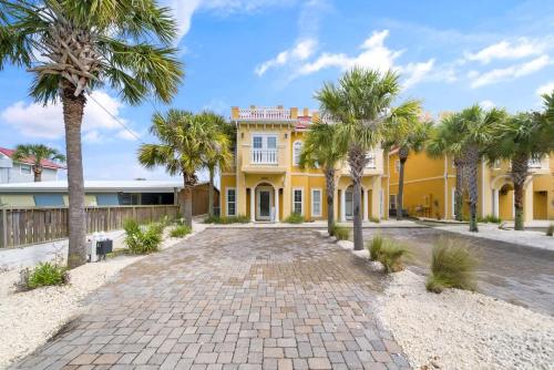 Summer Special, Lux 4BR House Sleeps 12, Pool, Elevator, King bed photo 58