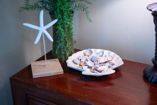 Summer Special, Lux 4BR House Sleeps 12, Pool, Elevator, King bed photo 60