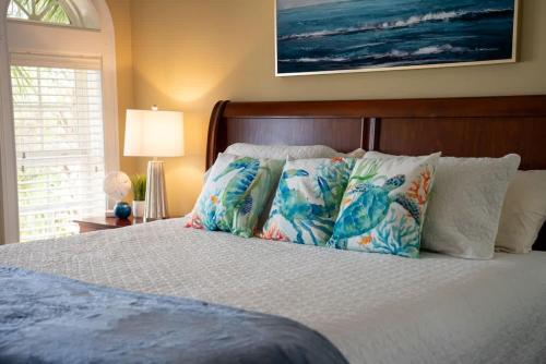 Summer Special, Lux 4BR House Sleeps 12, Pool, Elevator, King bed photo 64