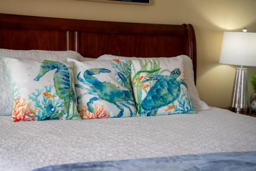 Summer Special, Lux 4BR House Sleeps 12, Pool, Elevator, King bed photo 65