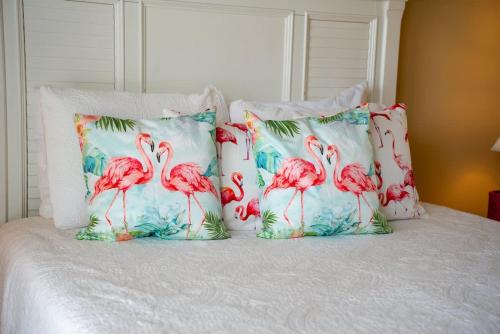 Summer Special, Lux 4BR House Sleeps 12, Pool, Elevator, King bed photo 67