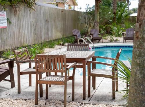 Summer Special, Lux 4BR House Sleeps 12, Pool, Elevator, King bed photo 72